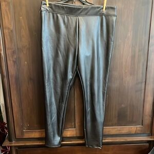 Simply Vera Black Faux Leather Leggings